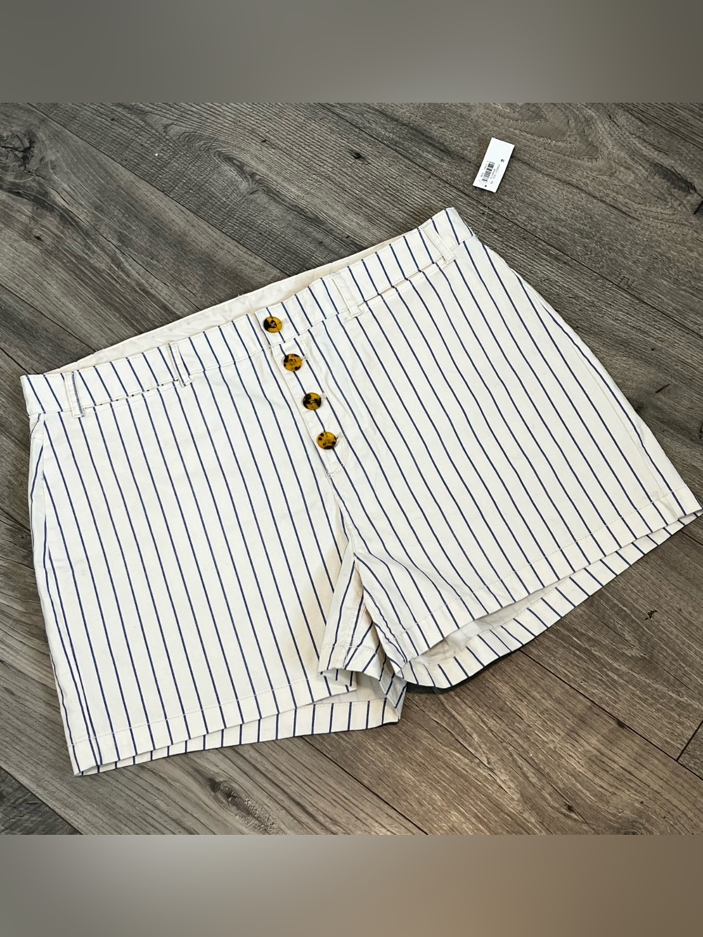 NWT Old Navy High Rise Railroad Stripe Twill Exposed Button Fly Shorts- 18 - Picture 2 of 7